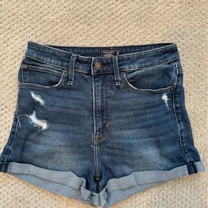 Women’s Jean shorts - Abercrombie - stretch- size 2